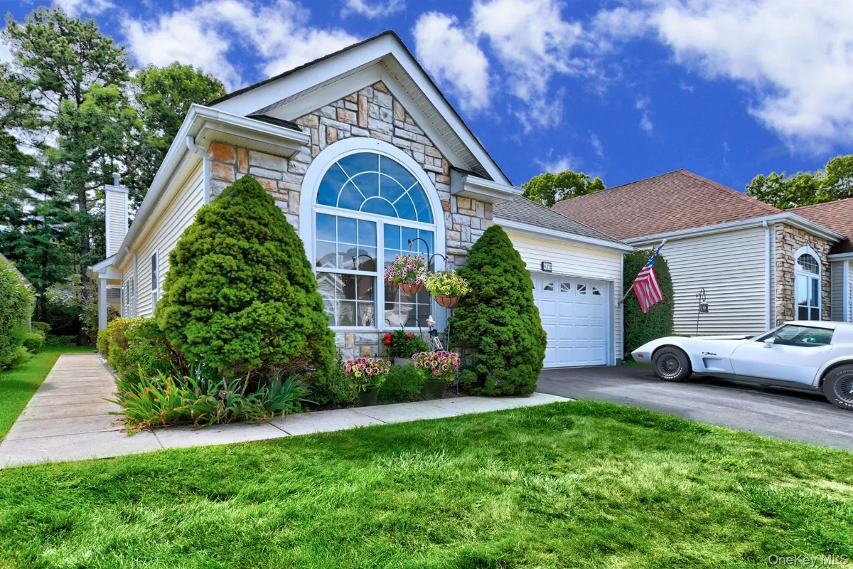 428 Leisure Drive, Ridge NY -- Leisure Glen Condo for sale