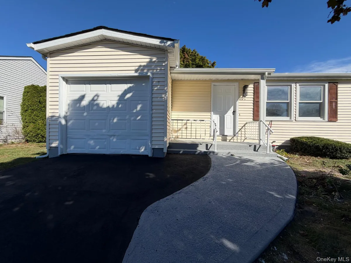1 Limetree Drive, Manorville NY -- Greenwood Village Condo for sale