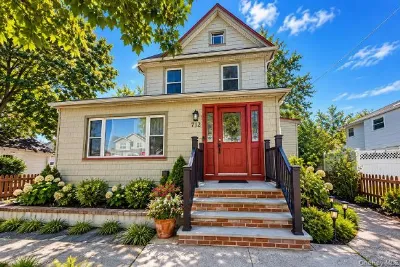 712 Parsonage Street, Baldwin