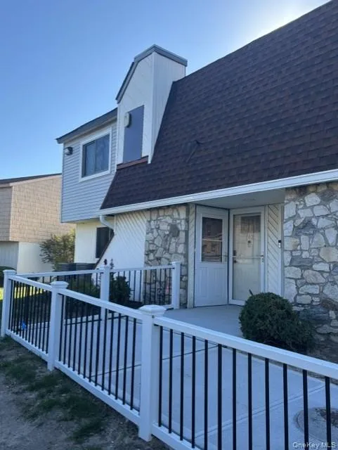 141 Pointe Circle N #141, Coram NY -- North Isle Village Coop for sale