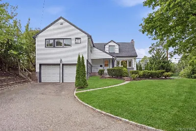 84 Middle Neck Road, Roslyn