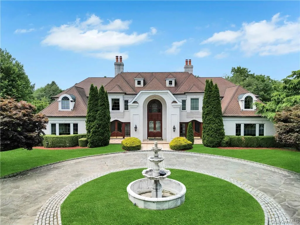 4 Old Wagon Lane, Old Westbury, NY 11568