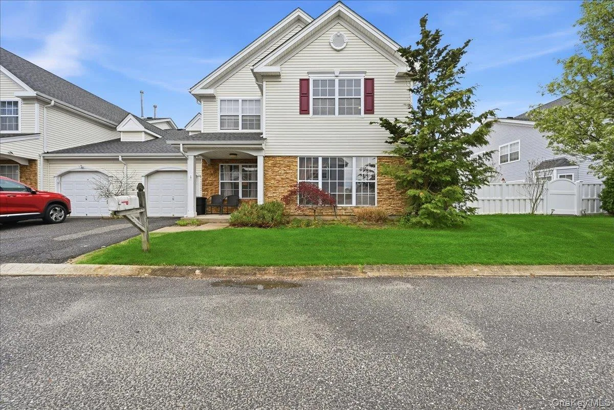 10 Casey Lane, Middle Island NY -- Birchwood at Spring Lake Condo for sale