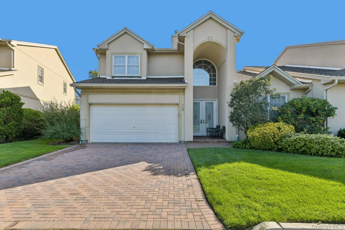 119 Madeira Boulevard, Melville NY -- The Greens at Half Hollow Condo for sale