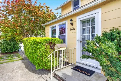 12 Smull Place, Port Washington