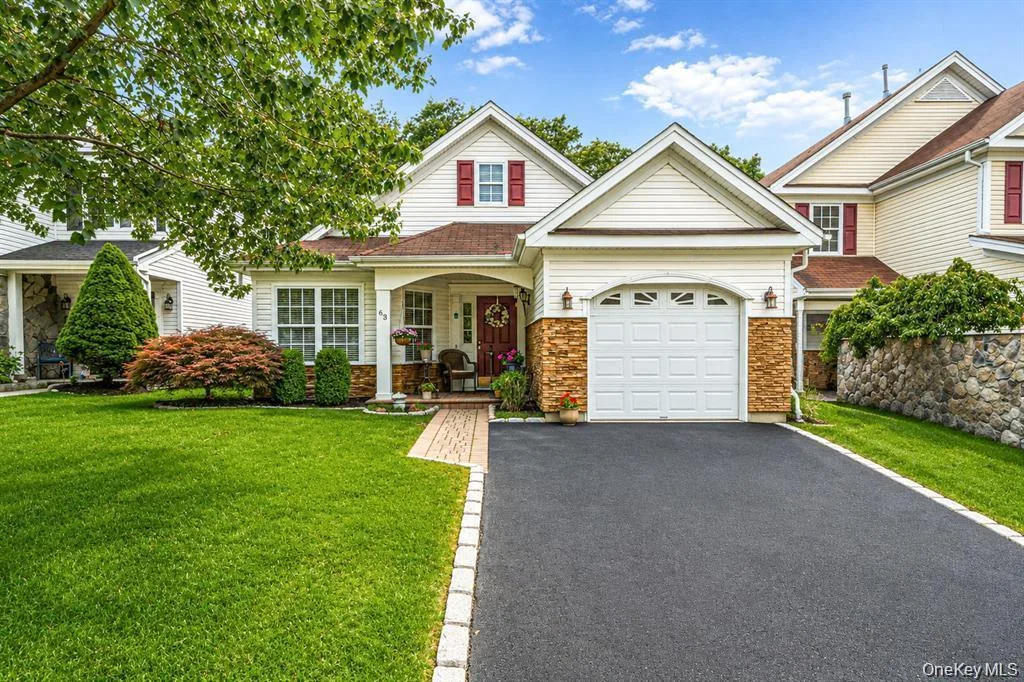 63 Madison Circle, Middle Island NY -- Birchwood at Spring Lake Condo for sale
