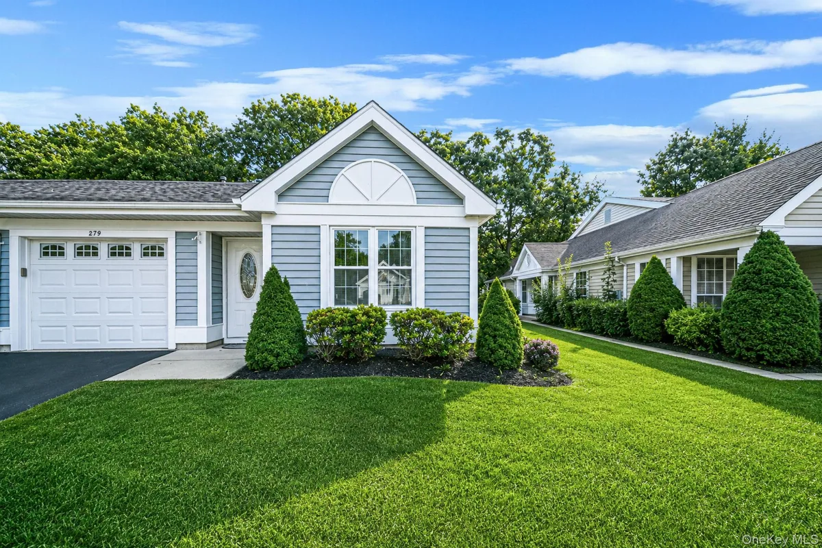 279 Glen Drive, Ridge NY -- Leisure Glen Condo for sale