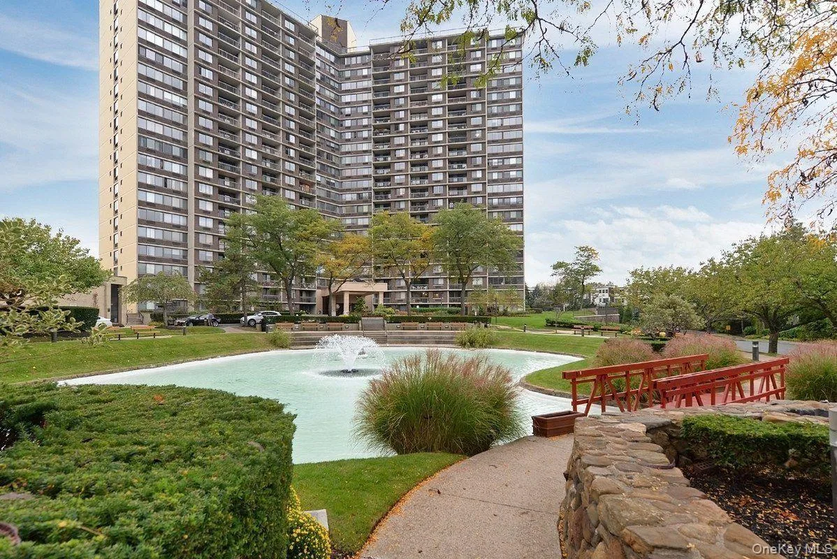 1 Bay Club Drive #18L, Bayside NY -- The Bay Club Condo for sale