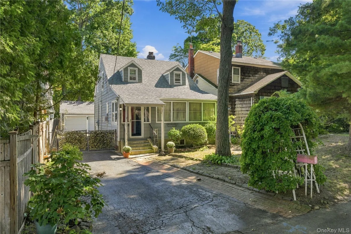 245 Buchanan Street, Centerport, NY 11721