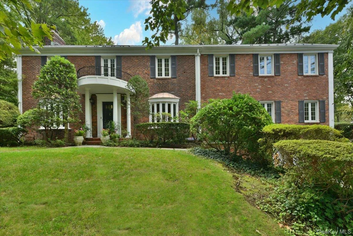 9 Dorset Road, Great Neck, NY 11020