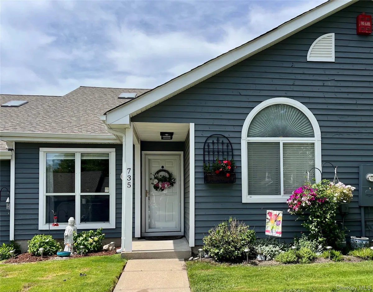 735 Spring Lake Drive, Middle Island NY -- Birchwood at Spring Lake Condo for sale