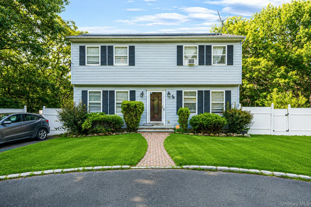 49 Barbara Lane, Medford, NY 11763