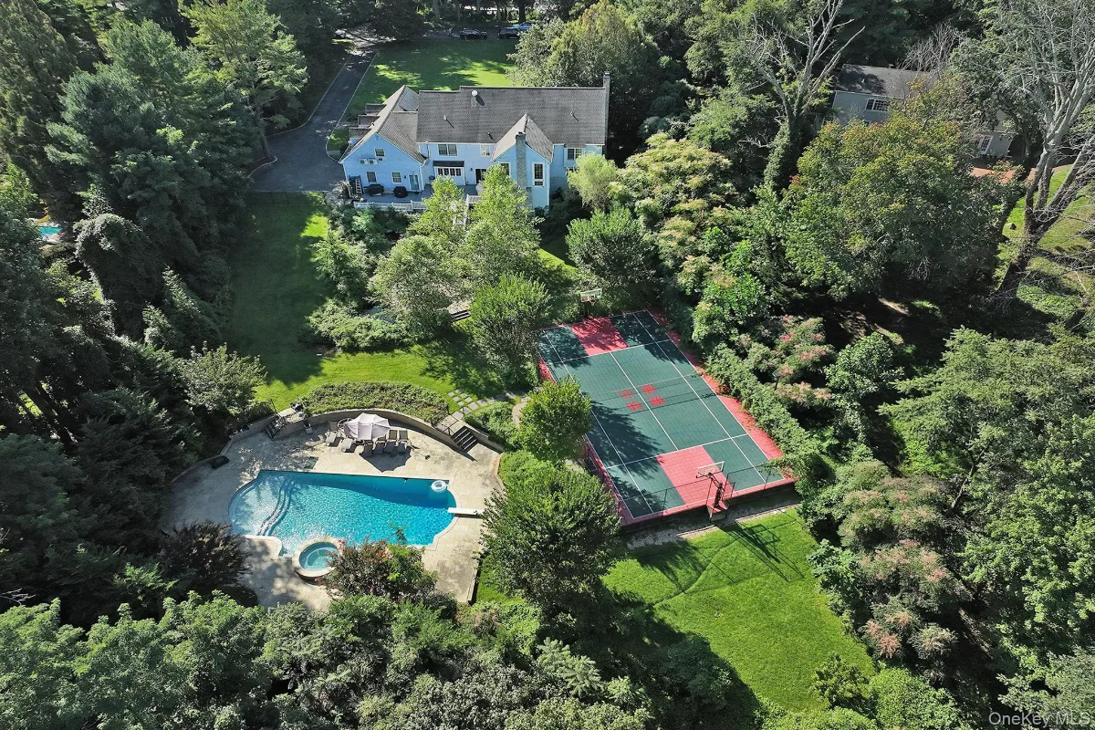 7 Saw Mill Lane, Cold Spring Harbor, NY 11724