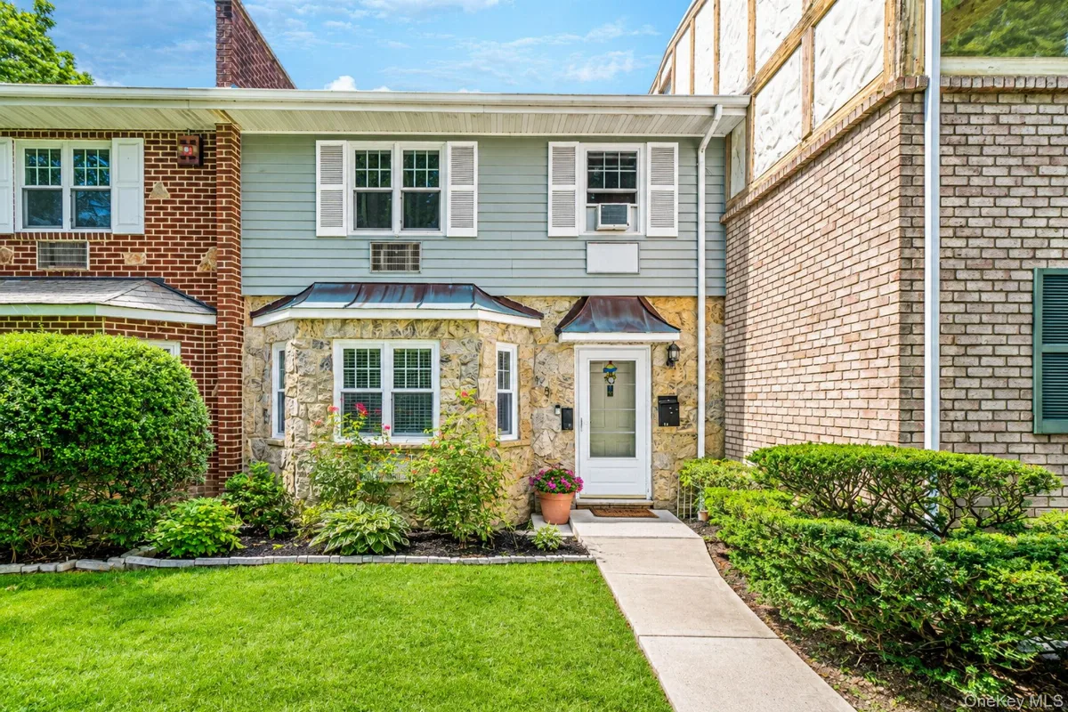 11 Glen Hollow Drive #D7, Holtsville NY -- Birchwood Glen Coop for sale