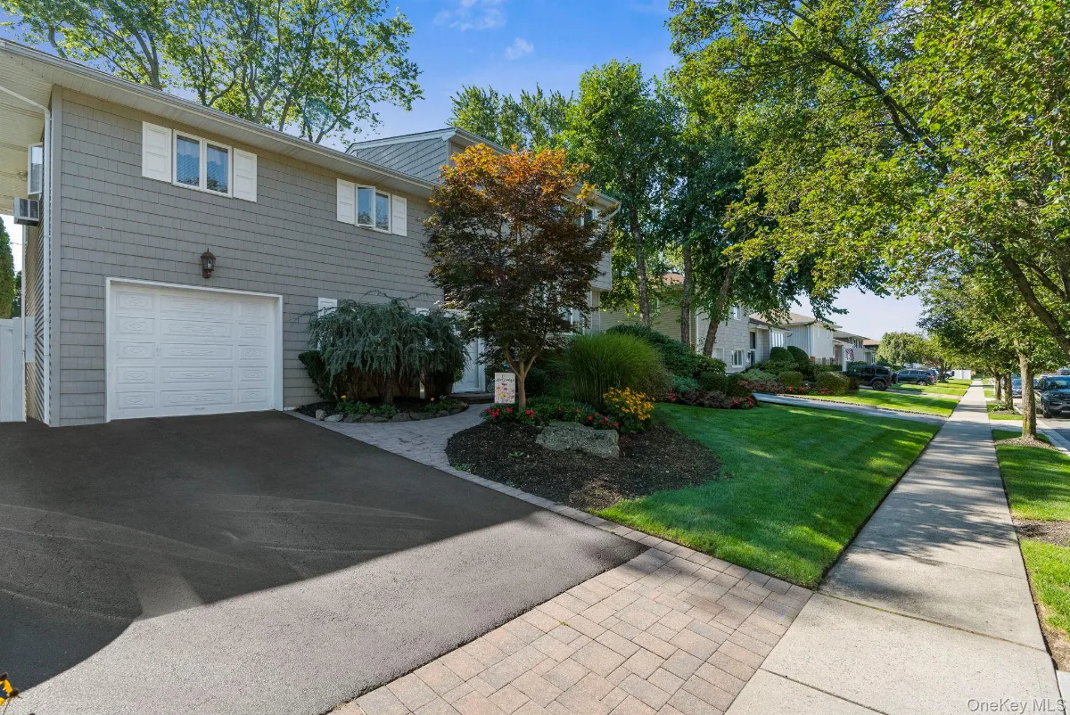 14 Jane Drive, Old Bethpage, NY 11804