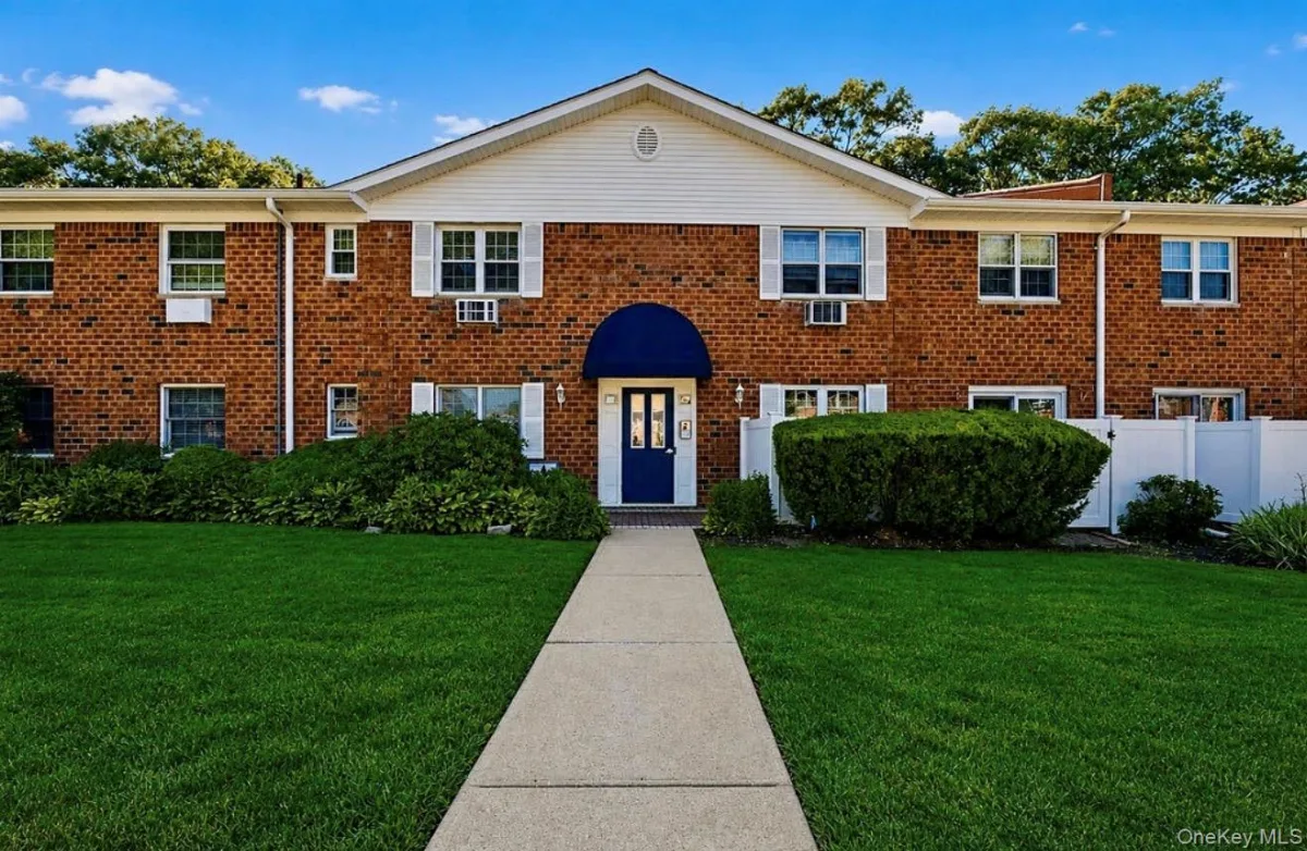 460 Old Town Road #11I, Port Jefferson Station NY -- Stony Hollow Coop for sale