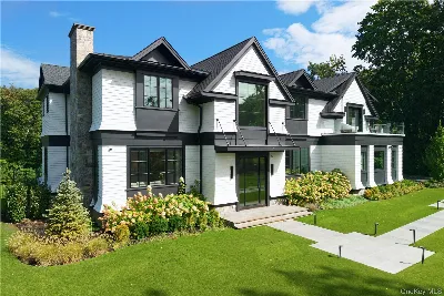 95 Spruce Street, Roslyn Harbor