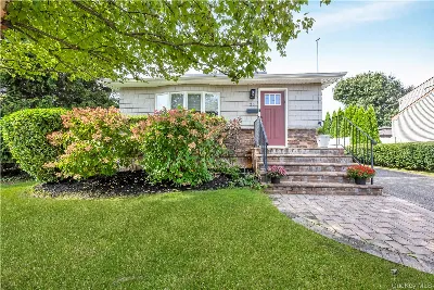 25 Frank Avenue, Farmingdale
