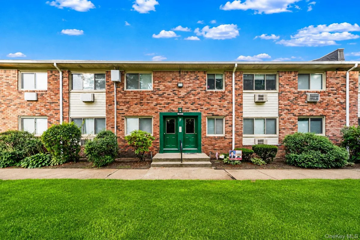 2449F Union Boulevard #9B, Islip NY -- Forest Green Coop for sale