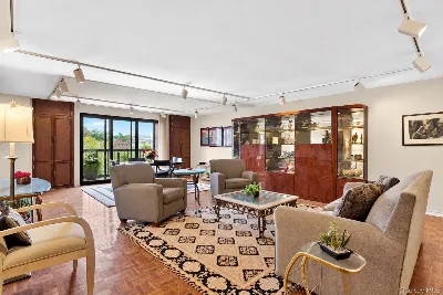12 Bond Street, Great Neck