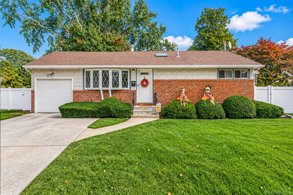 30 Janet Drive, Plainview, NY 11803