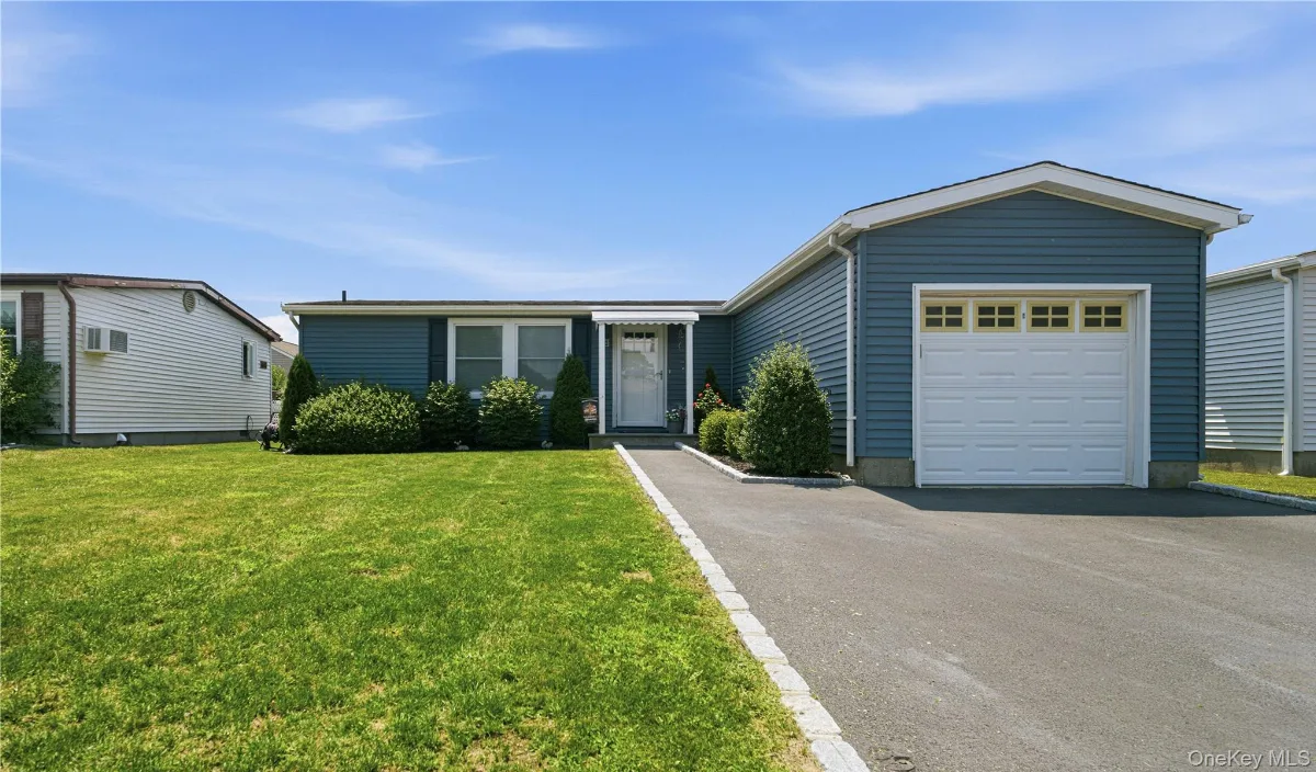 35 Village Circle, Manorville NY -- Greenwood Village Condo for sale