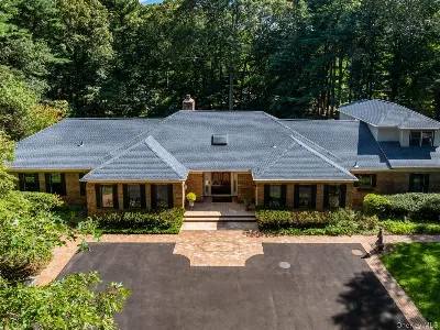 10 Laurel Woods Drive, Upper Brookville