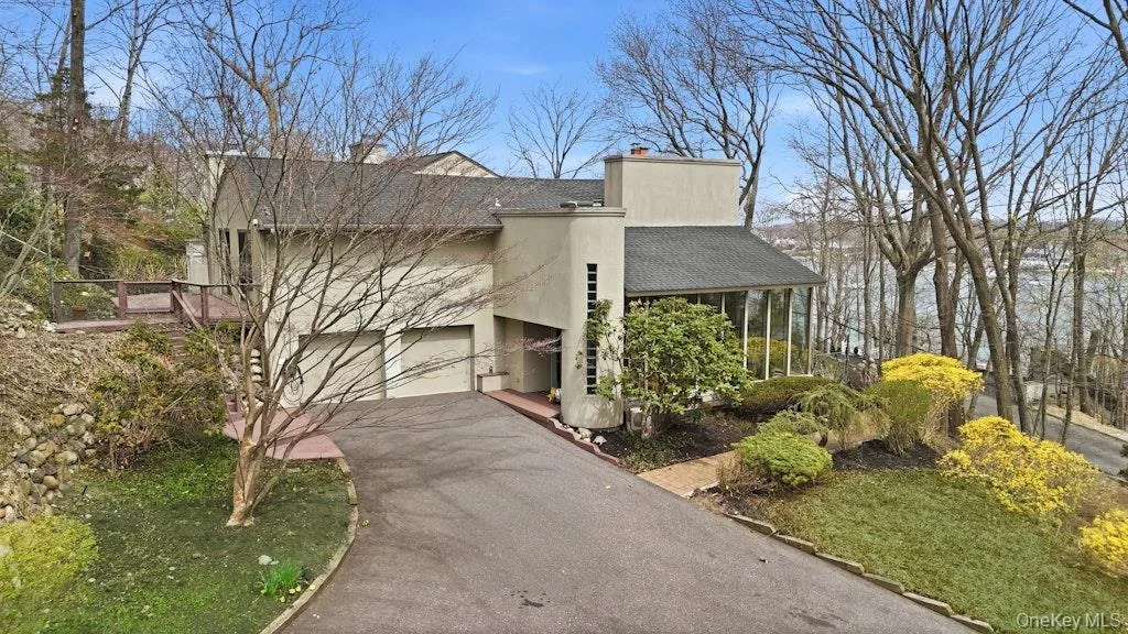 40 Idle Day Drive, Centerport, NY 11721