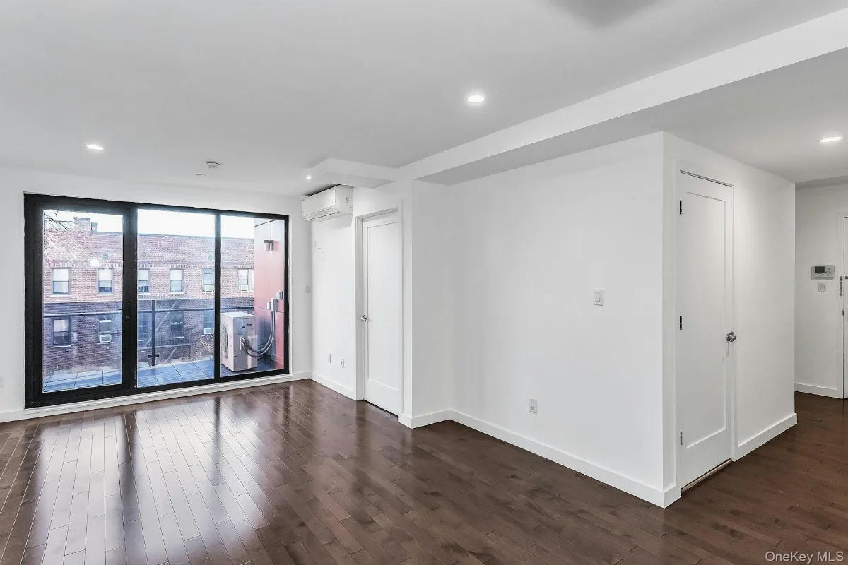 43-12 214th Place #4D, Bayside, NY 11361