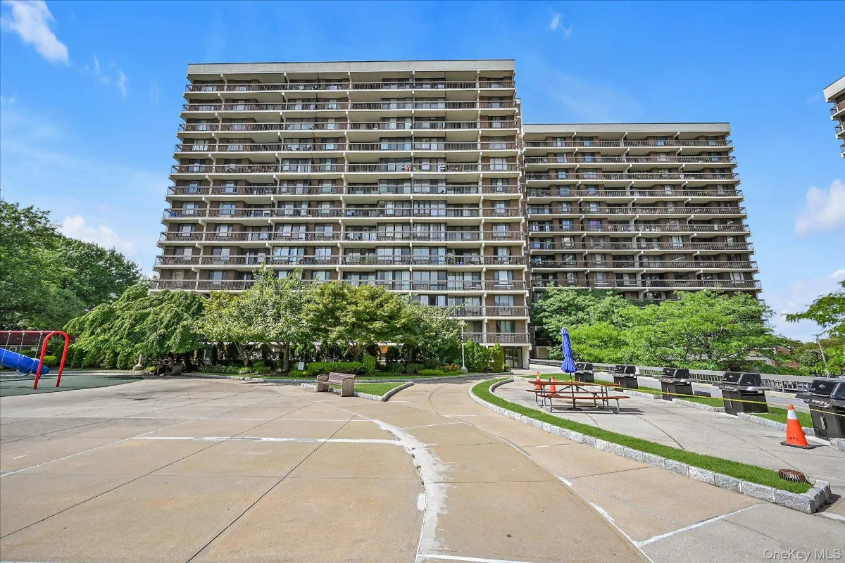 150-38 Union Turnpike #6F, Kew Gardens Hills NY -- Village Mall at Hillcrest Condo for sale