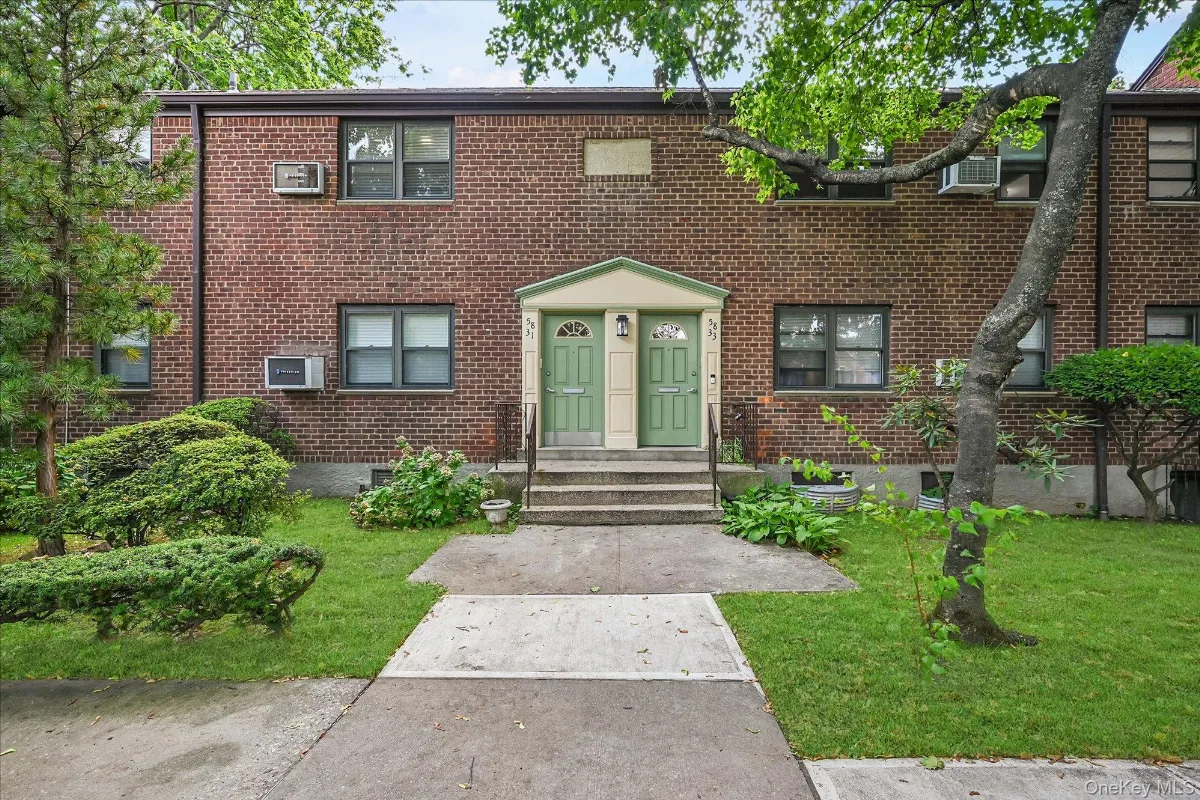 58-33 246th Crescent #C14L, Douglaston, NY 11362