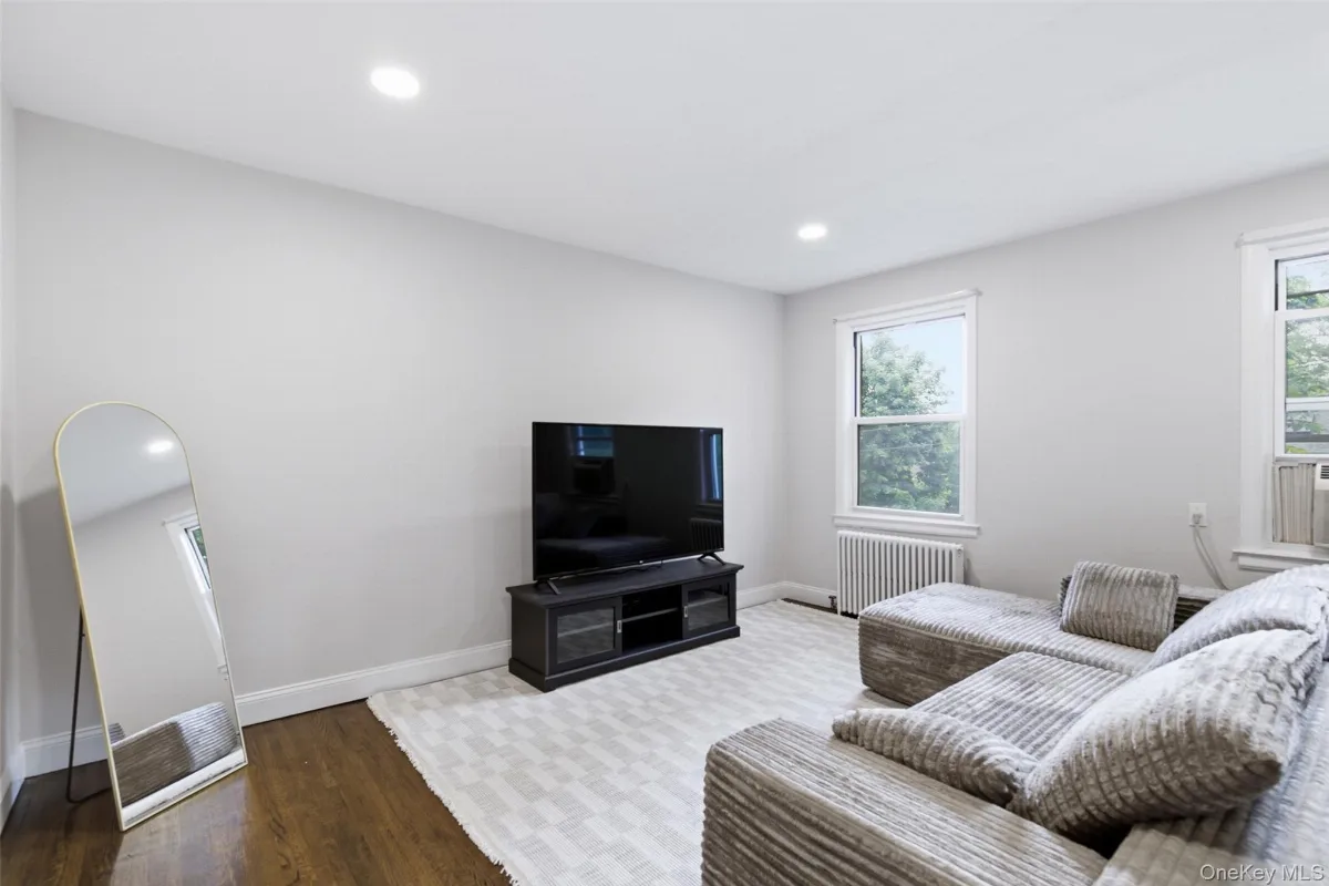16 Edwards Street #3F, Roslyn Heights NY -- Roslyn Gardens Coop for sale