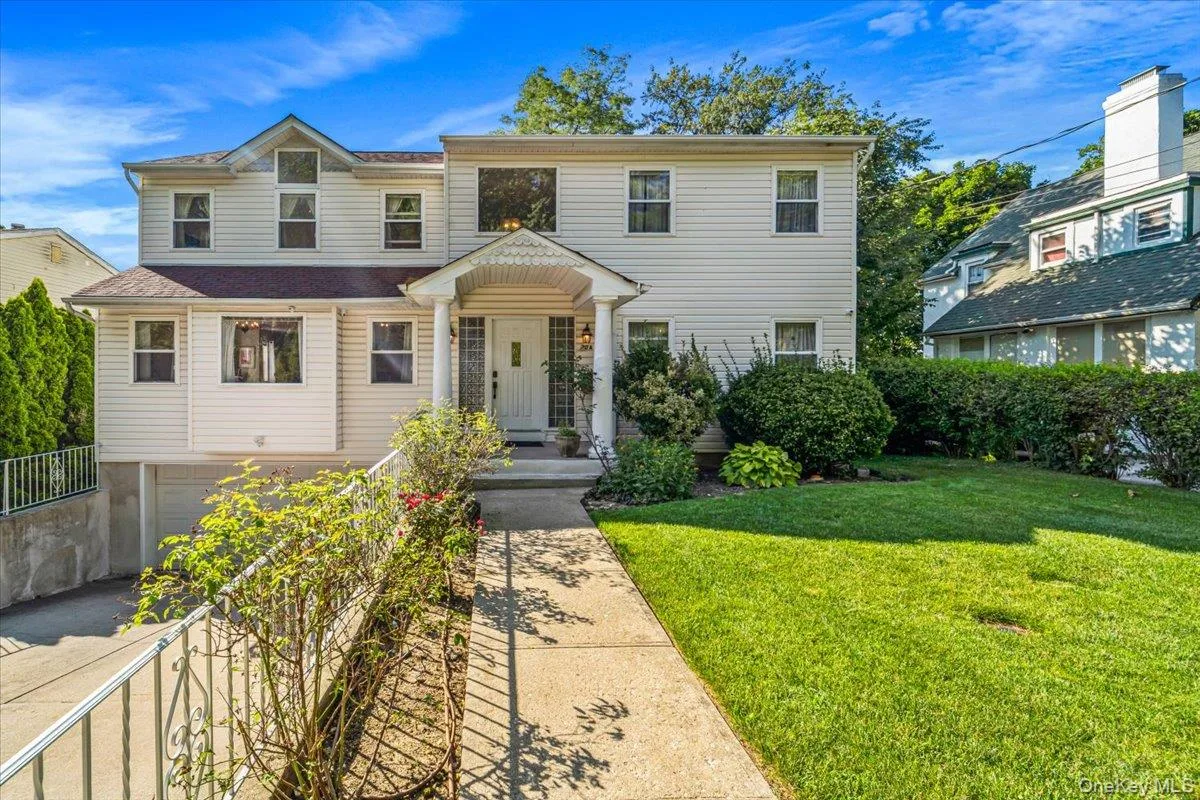 70A Manor Drive, Great Neck, NY 11020