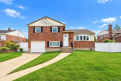 455 Pacific Street, Massapequa Park