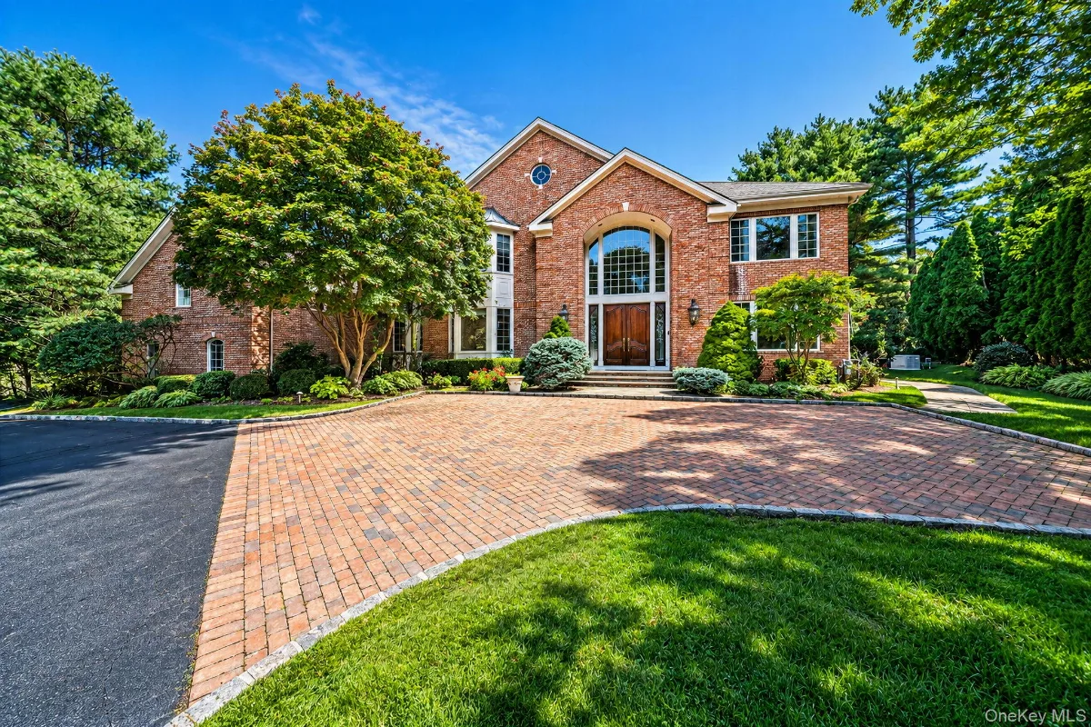19 Cobblestone Court, Centerport, NY 11721