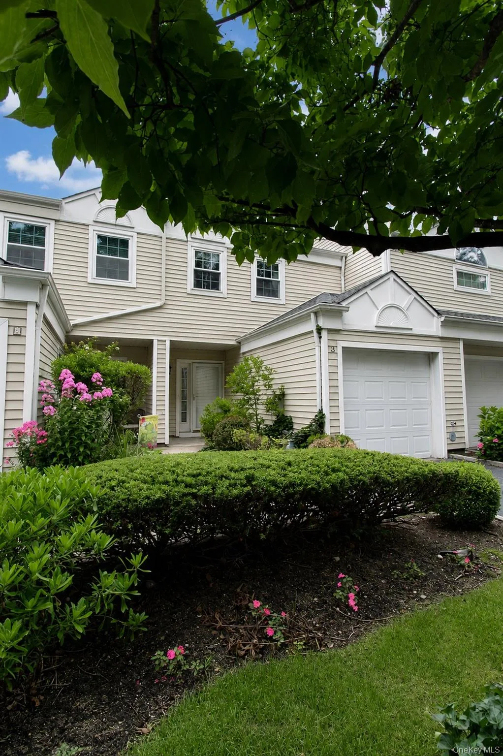 3 Pidgeon Court, Manorville NY -- Silver Ponds Condo for sale