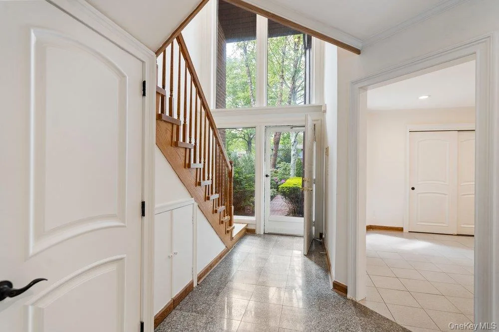 41 View Court, Jericho NY -- The Hamlet Condo for sale
