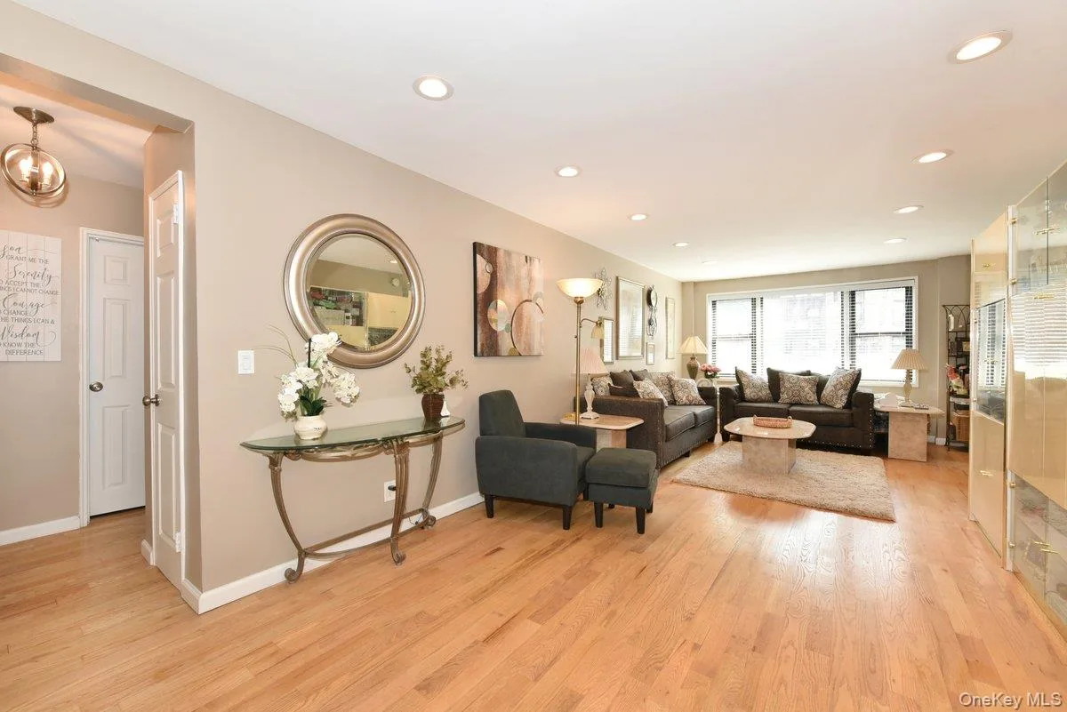 2 Birchwood Court #1C, Mineola NY -- Birchwood Court Coop for sale