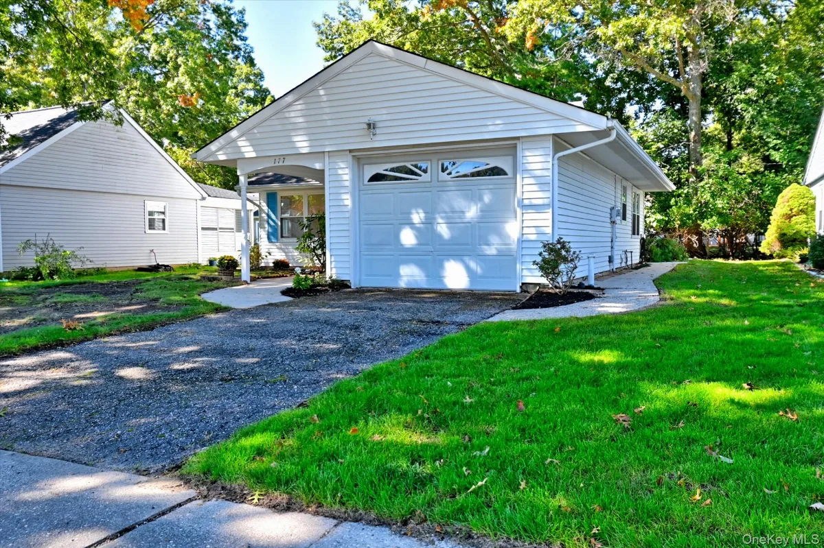 177 Canterbury Drive, Ridge NY -- Leisure Knoll Condo for sale
