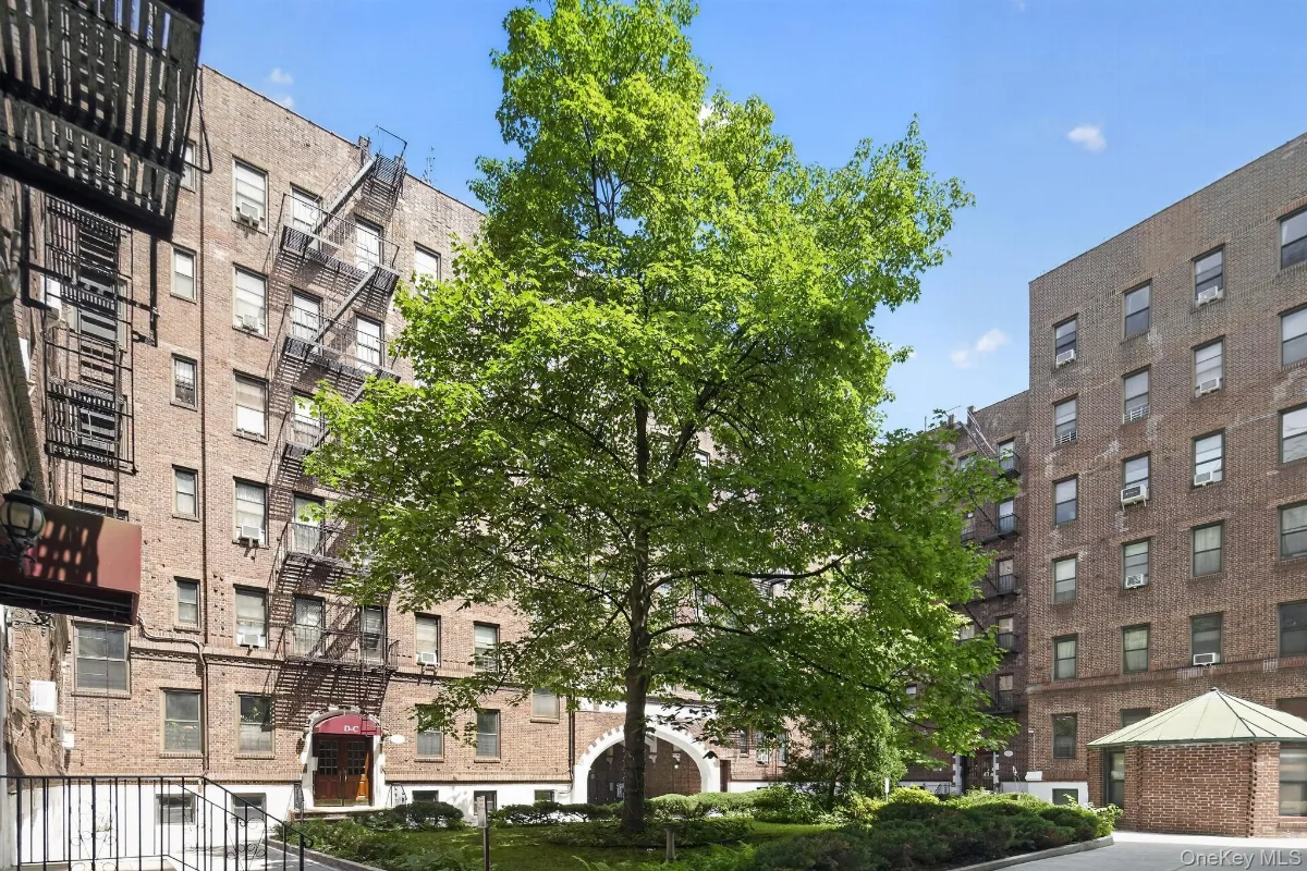 117-14 Union Turnpike #FF2, Kew Gardens, NY 11415