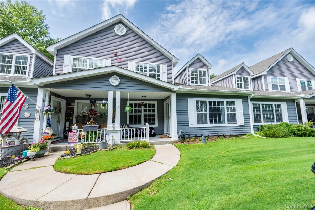 717 Spring Lake Drive, Middle Island NY -- Birchwood at Spring Lake Condo for sale