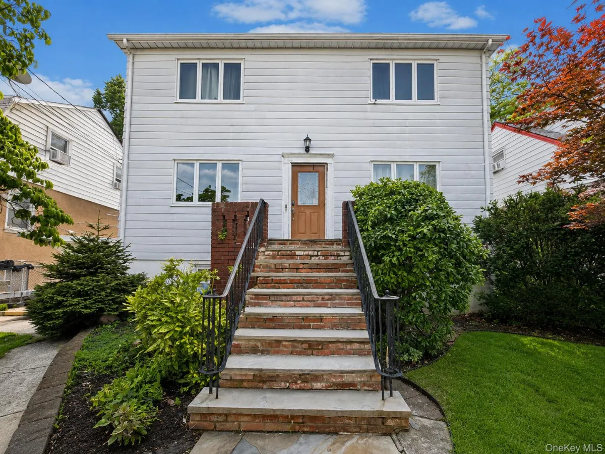 33 Juniper Road, Port Washington, NY 11050