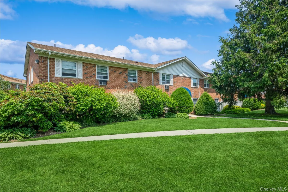 460 Old Town Road #8J, Port Jefferson Station NY -- Stony Hollow Coop for sale