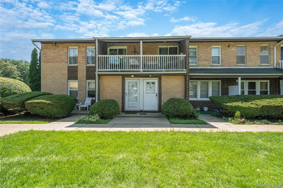 78 Artist Lake Drive, Middle Island NY -- Artist Lake Condo for sale
