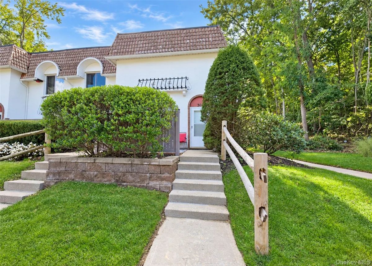 305 Brettonwoods Drive, Coram NY -- Bretton Woods Condo for sale