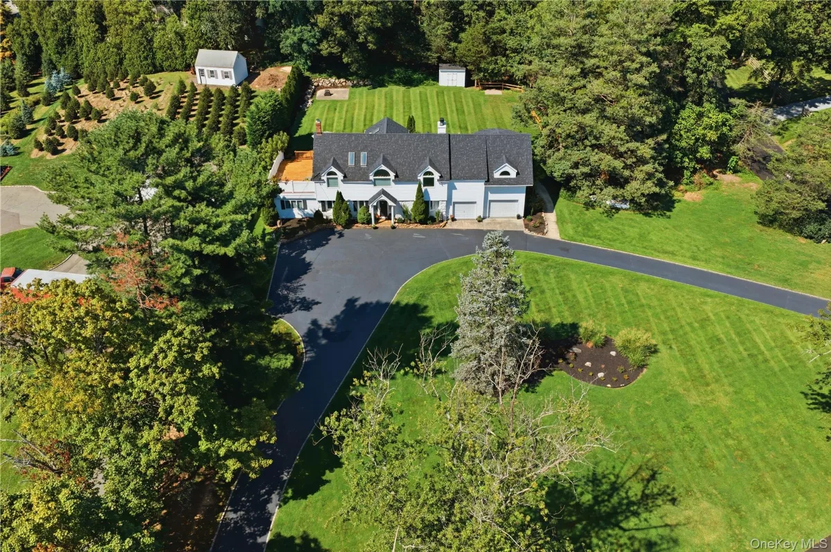 36 Arbutus Road, Greenlawn, NY 11740