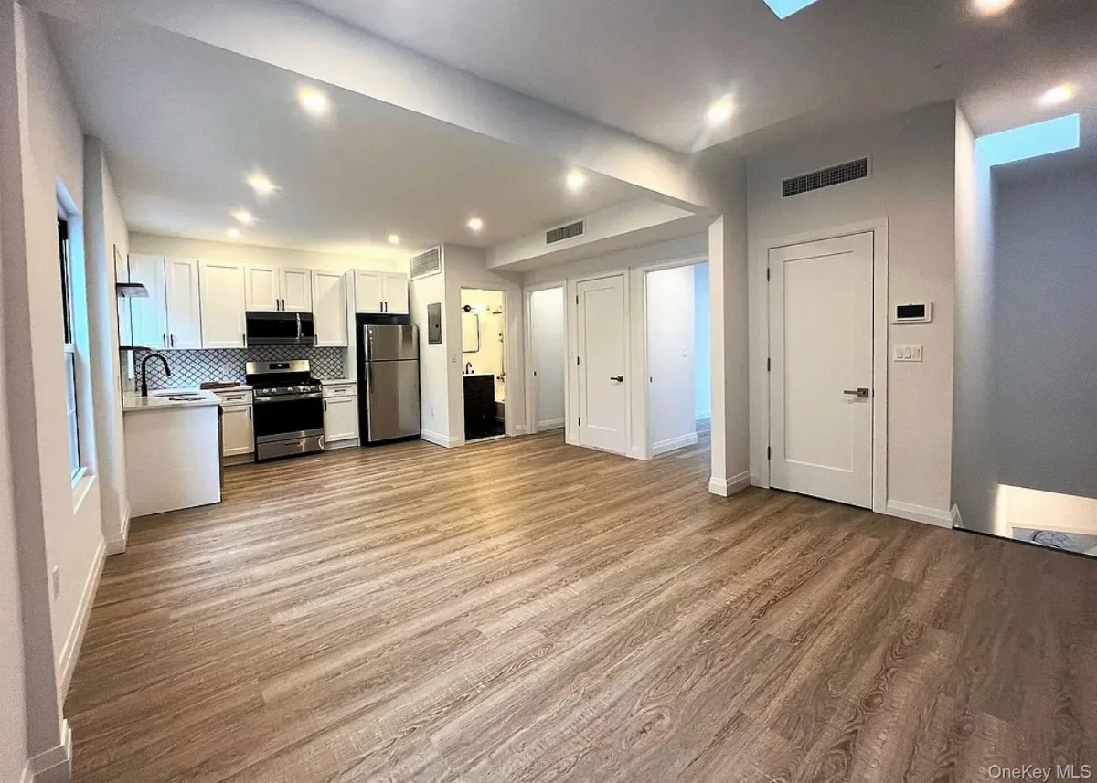 4112 20th Avenue, Astoria, NY 11105