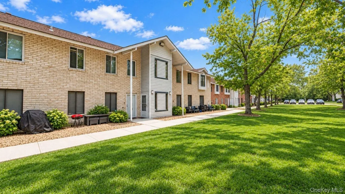 24 Idaho Court #24, Coram NY -- North Isle Village Coop for sale