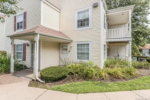 282 Fairview Circle, Middle Island NY -- Artist Lake Condo for sale