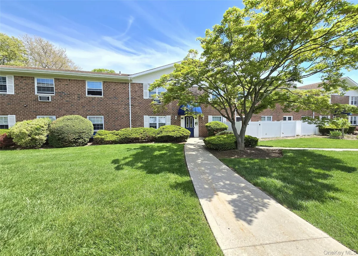 460 Old Town Road #3K, Port Jefferson Station NY -- Stony Hollow Coop for sale